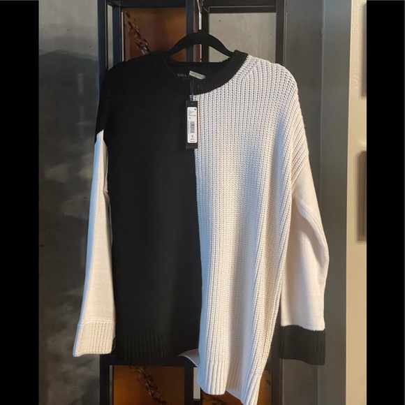 Alice & Olivia Classics Colorblock Crewneck Sweater—NWT‼️  SALE‼️ - Picture 4 of 16